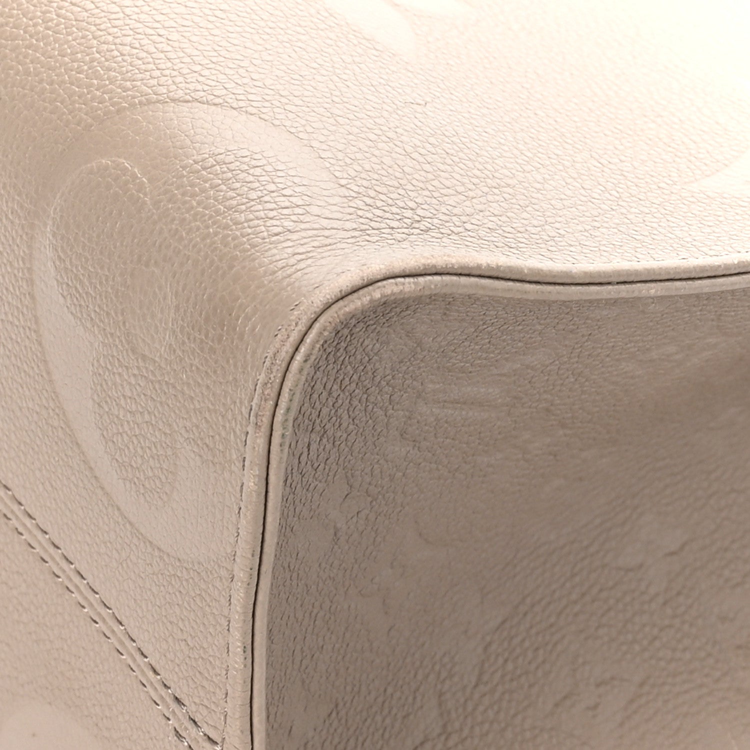 Louis Vuitton Empreinte Monogram Giant Onthego MM Tourterelle 8 of 12