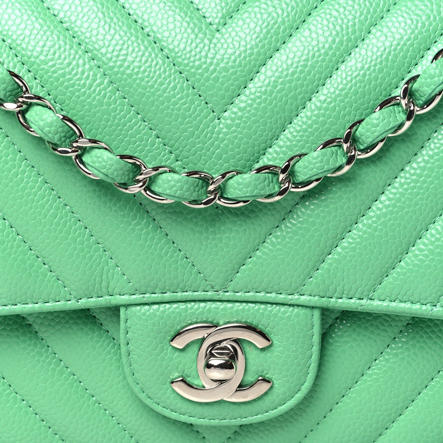 Caviar Chevron Quilted Medium Double Flap Green