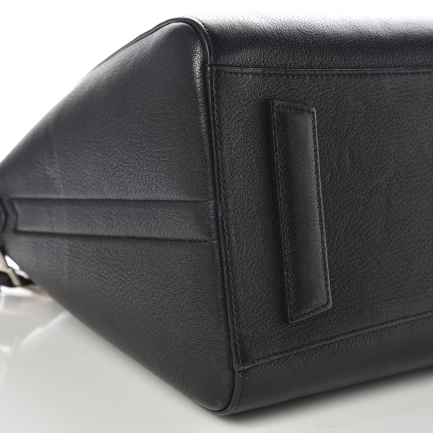 Sugar Goatskin Medium Antigona Black