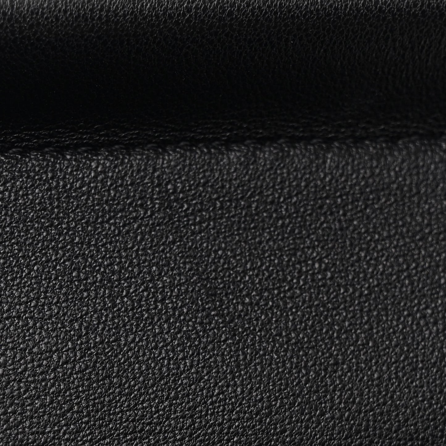 Smooth Calfskin La Pochette Rond Carre Black