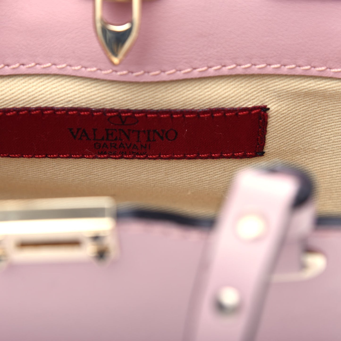 Vitello Micro Rockstud Tote Cipria