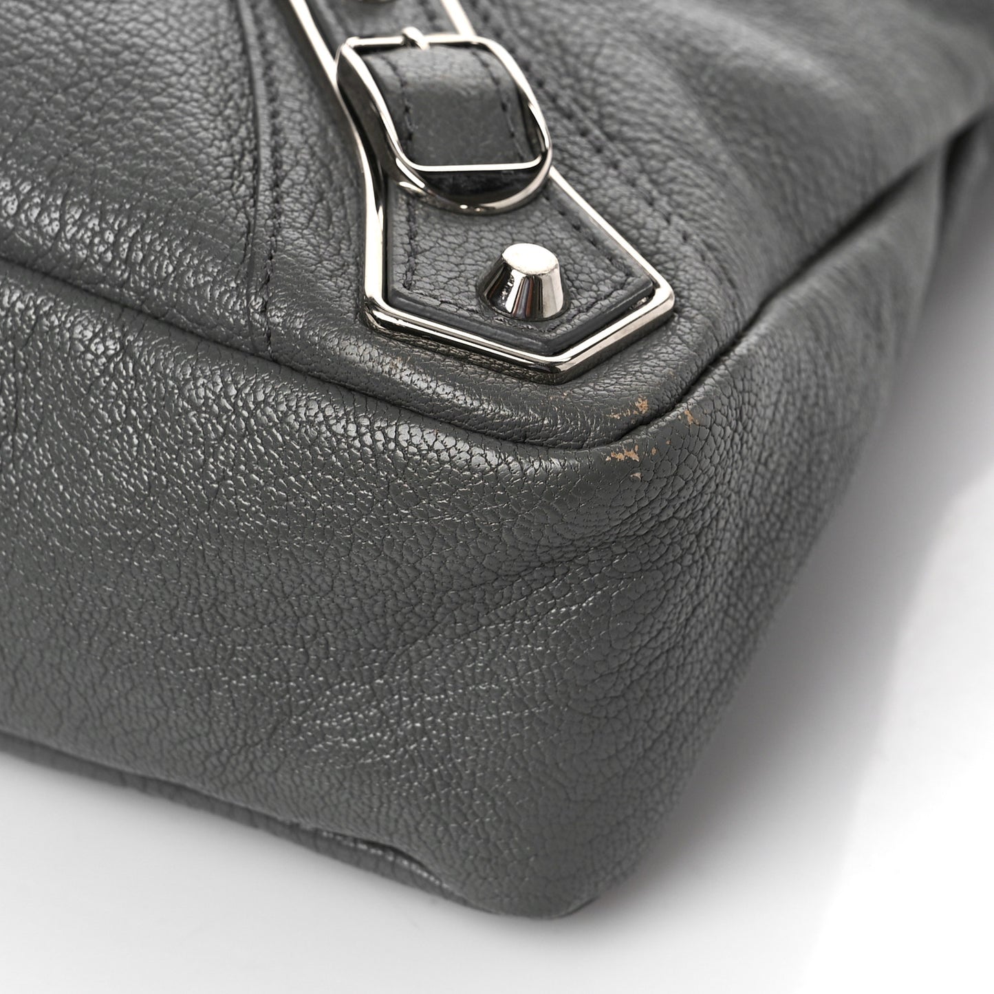 Chevre Silver Metallic Edge Hardware Town Gris Acier