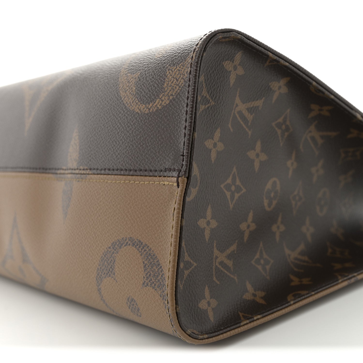 Louis Vuitton Reverse Monogram Giant Onthego MM 9 of 10