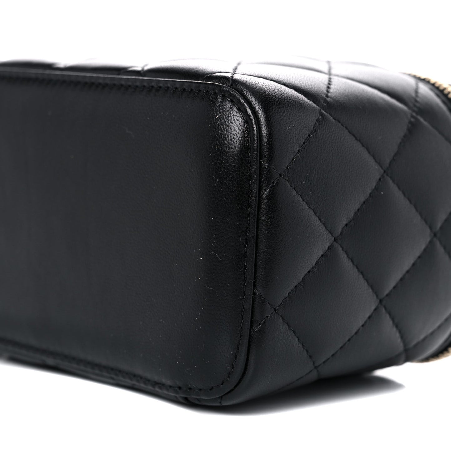 Lambskin Quilted Small Pearl Crush Vanity Case With Chain Black