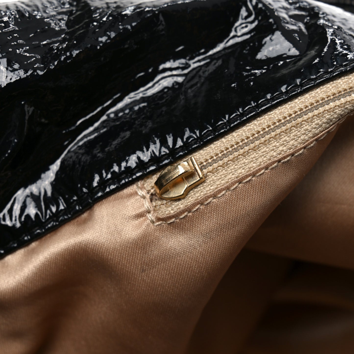 Vinyl XL Rock and Chain Flap Black