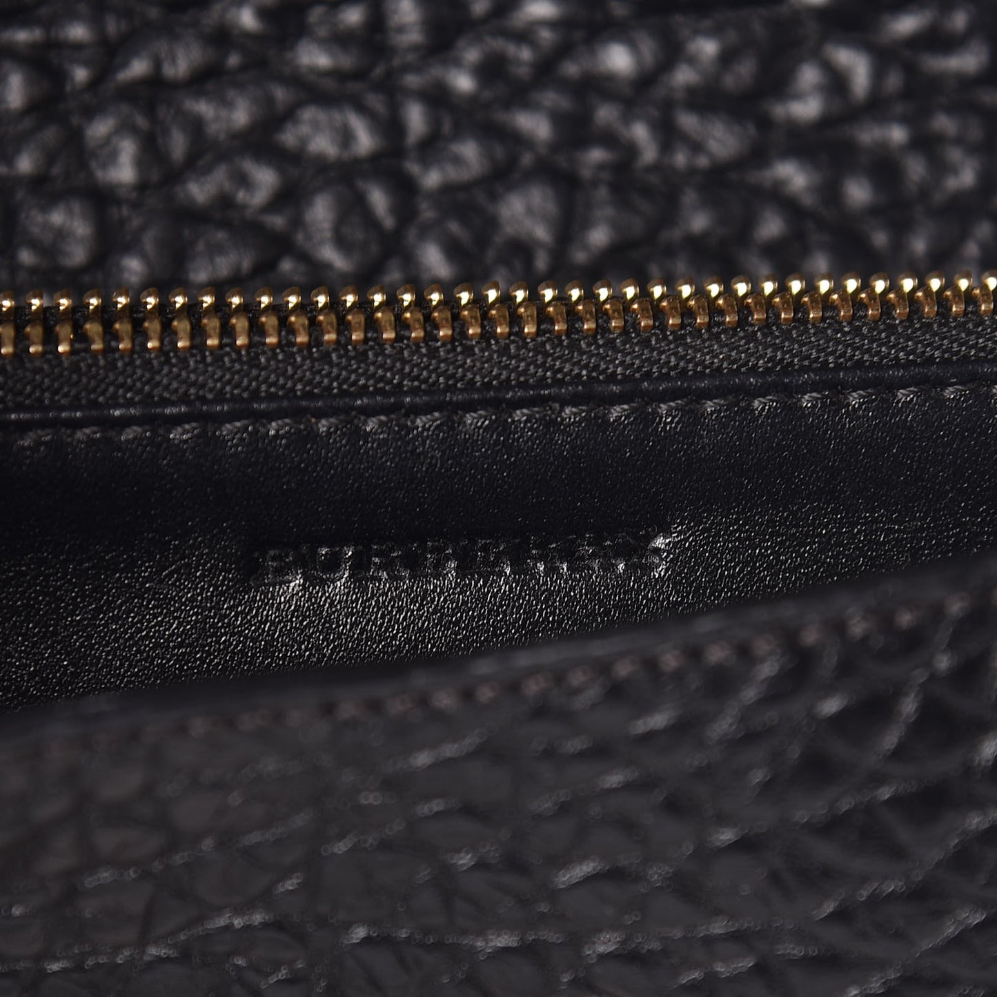 Signature Grain Small Madison Chain Clutch Black