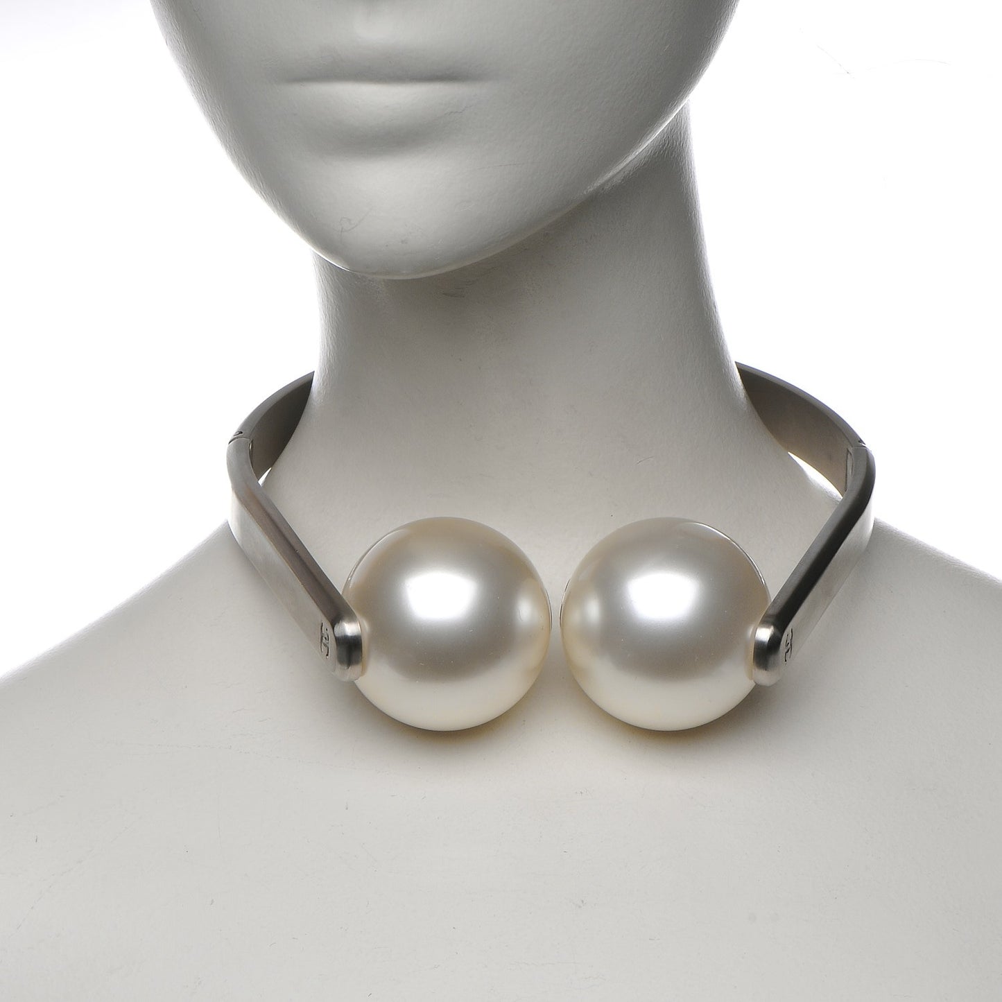 Giant Pearl Headphones Necklace Silver