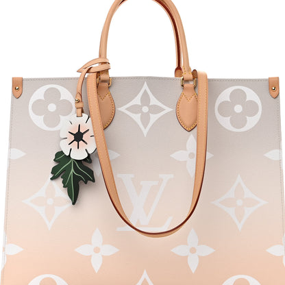 Louis Vuitton Monogram Giant By The Pool Onthego GM Brume 8 of 10
