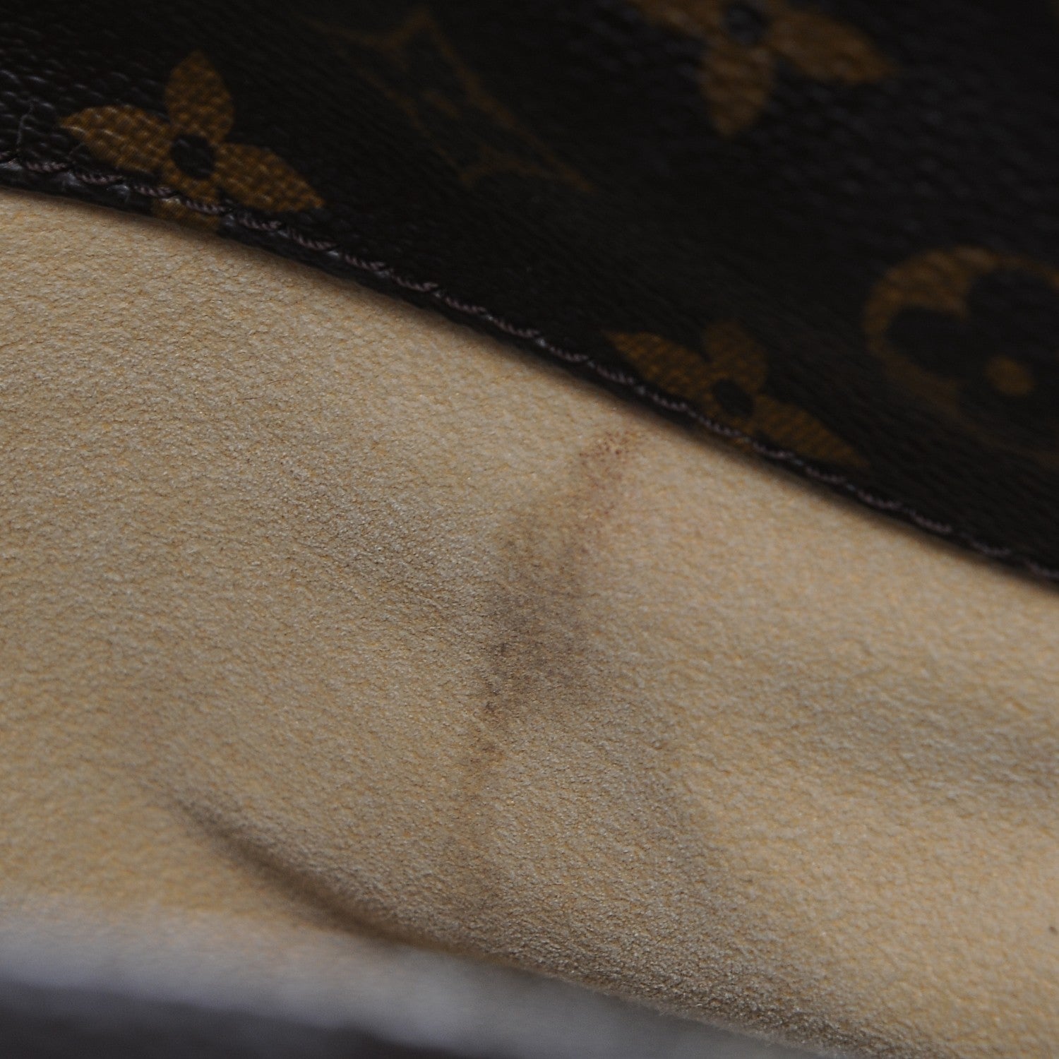 Louis Vuitton Monogram Artsy MM 8 of 10