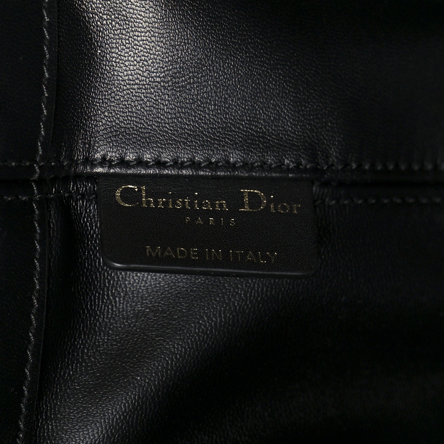 Calfskin Macrocannage Medium Toujours Black