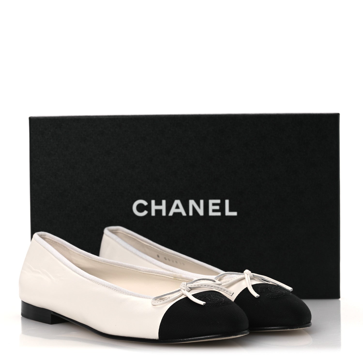 Chanel Lambskin Grosgrain Cap Toe CC Ballerina Flats 38 White Black 13 of 13