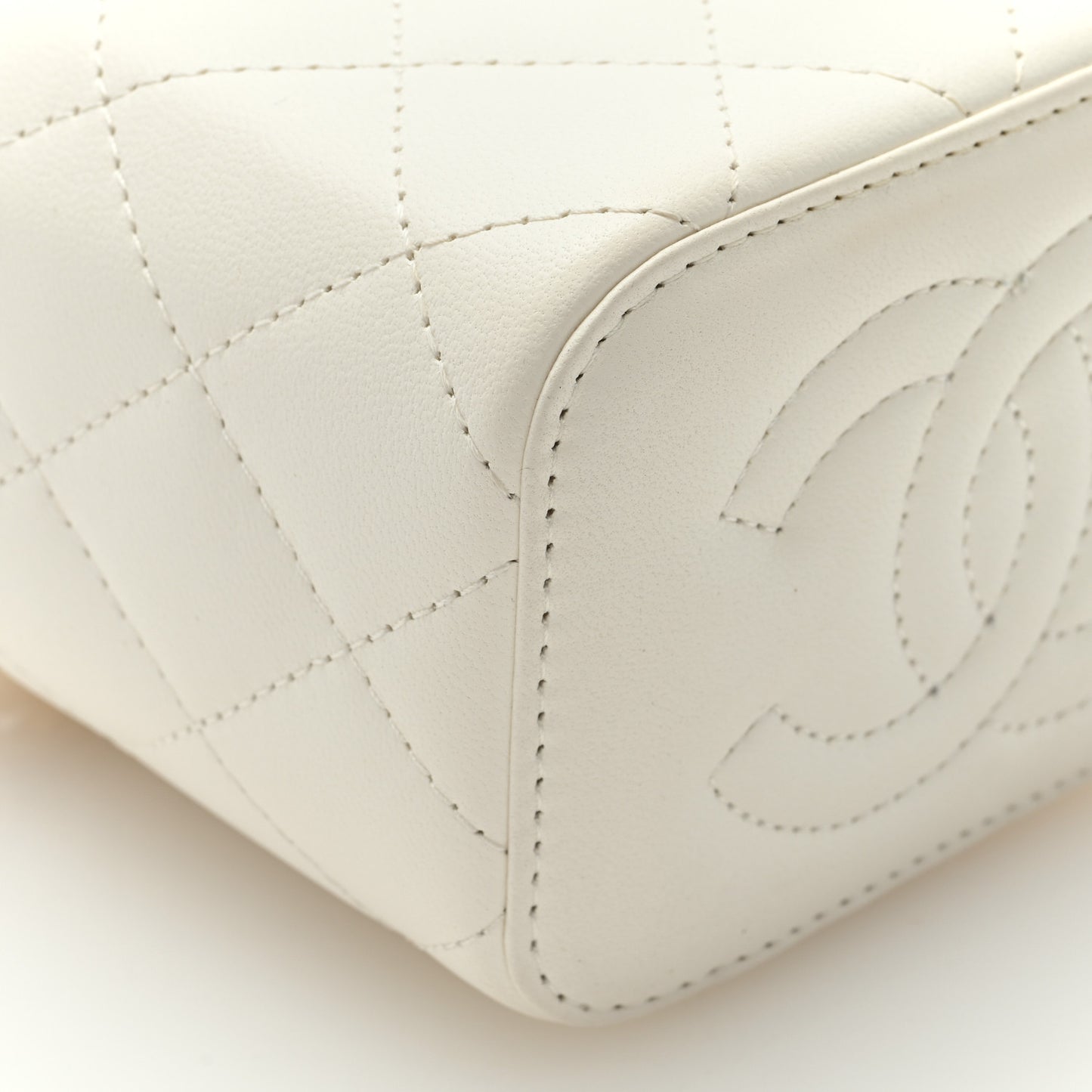 Lambskin Quilted Enamel Pearl Crush Mini Vanity Case With Chain White