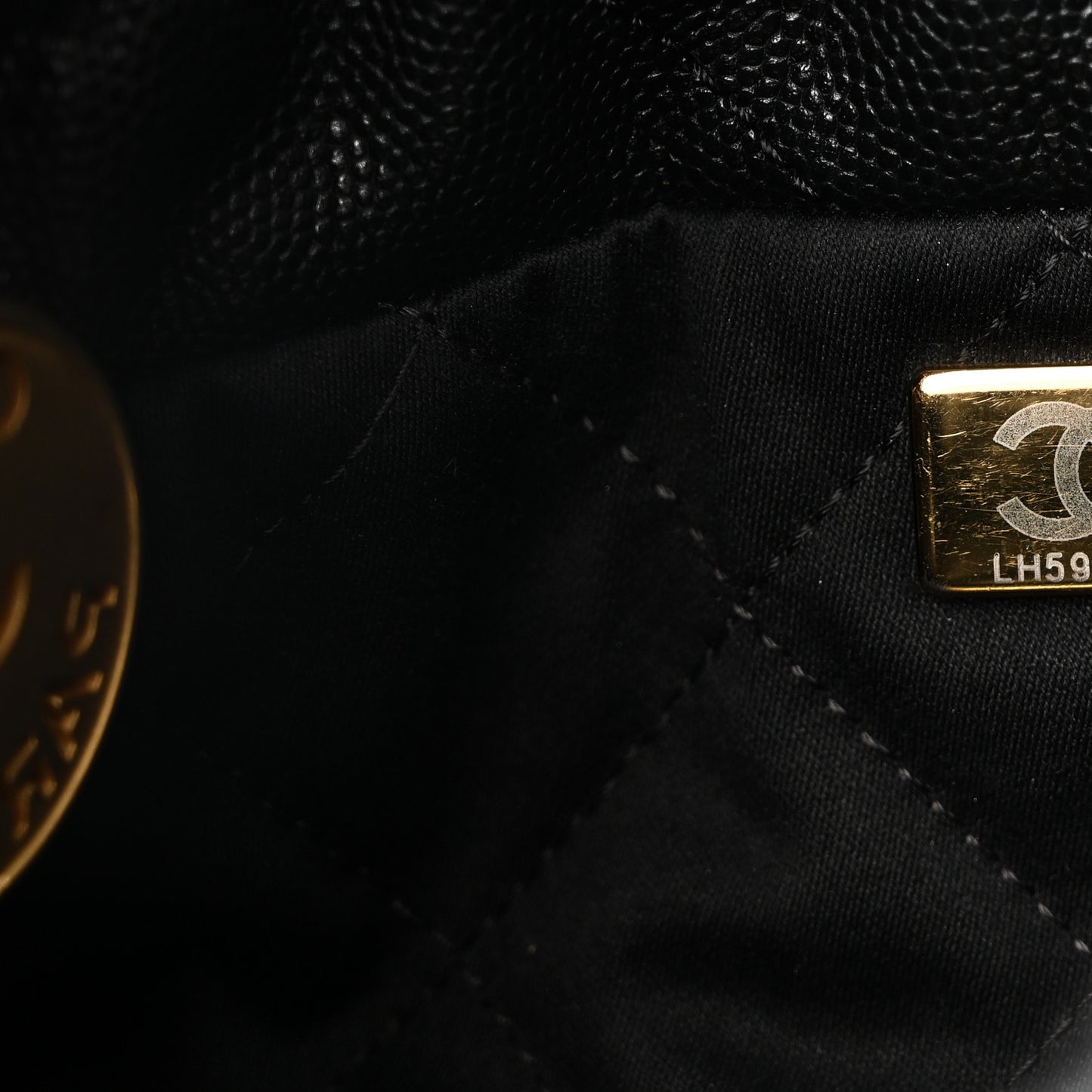 Shiny Caviar Quilted Monochrome Mini Chanel 22 Black