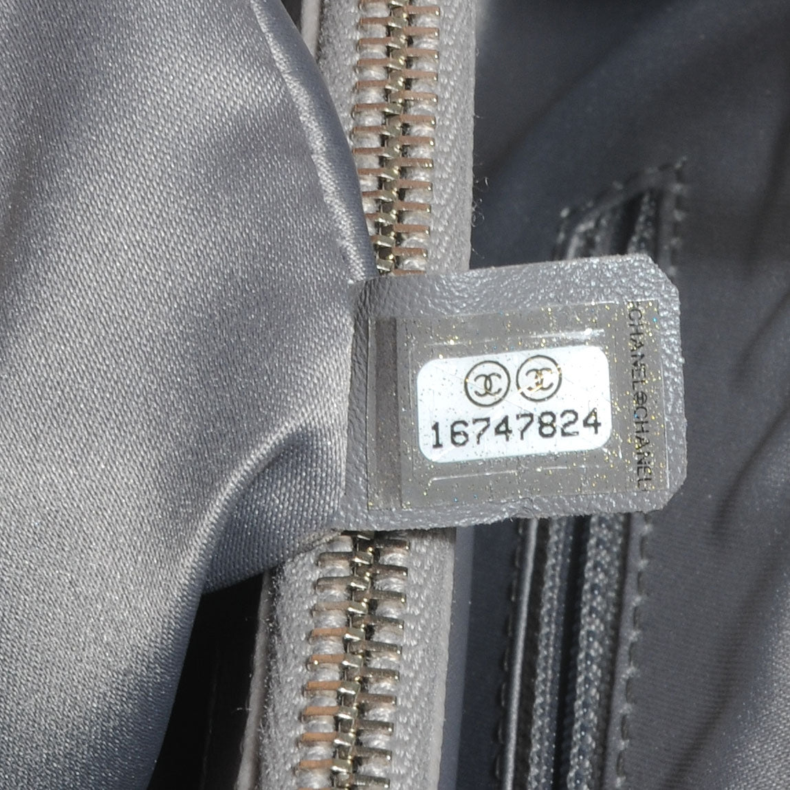 Caviar XL Grand Shopping Tote GST Grey