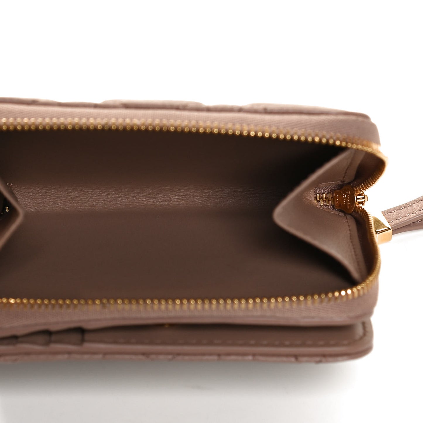 Grained Calfskin Supple Cannage Caro Scarlet Zipped Wallet