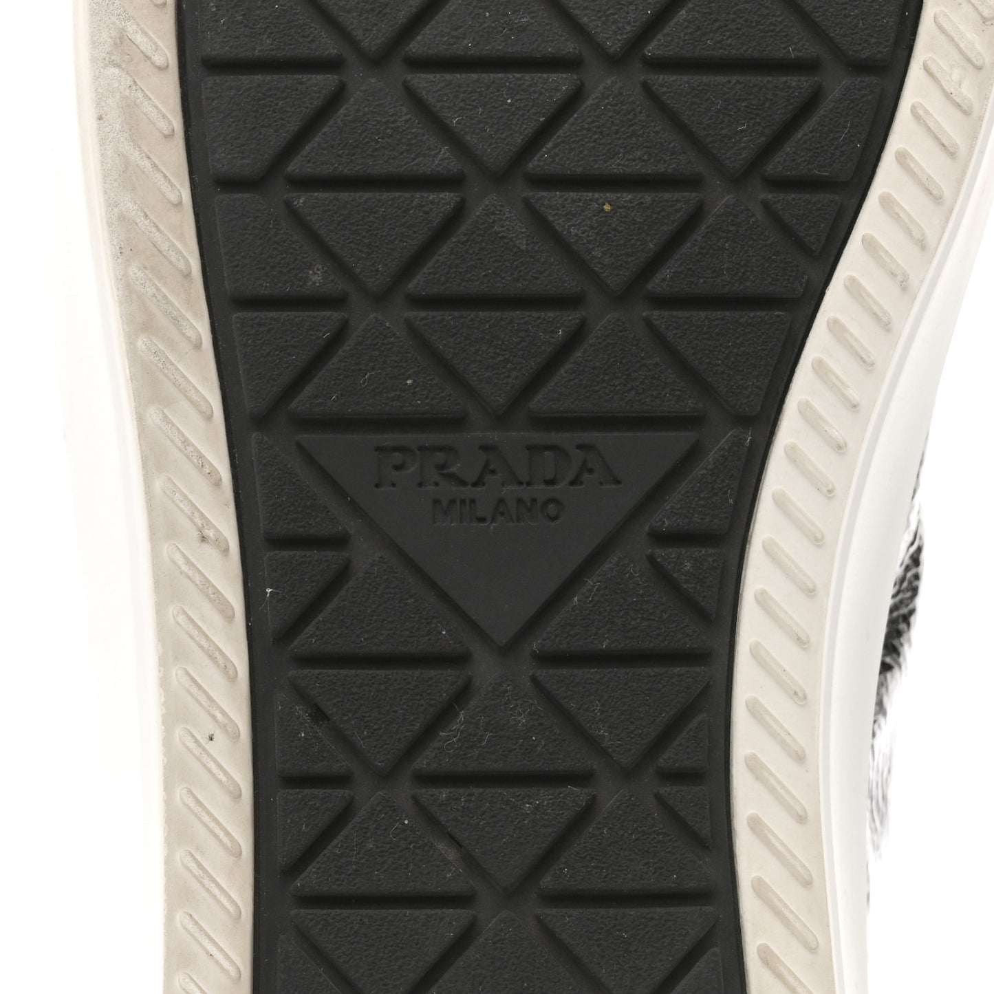 Patent Naplak Triangle Logo Womens Low Top Sneakers 40 Black White