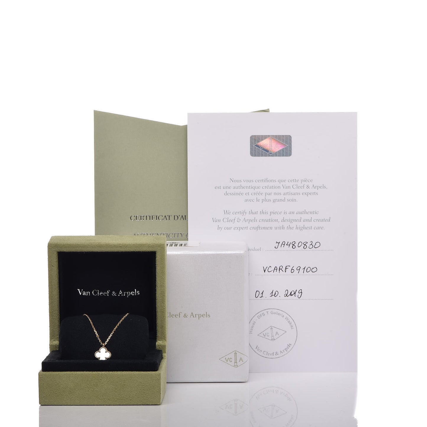 18K Yellow Gold Mother of Pearl Sweet Alhambra Pendant Necklace