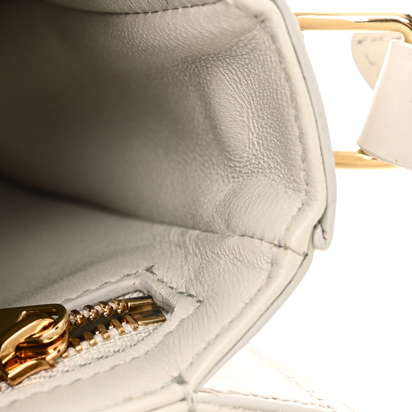 Shiny Calfskin Teen Triomphe Chalk