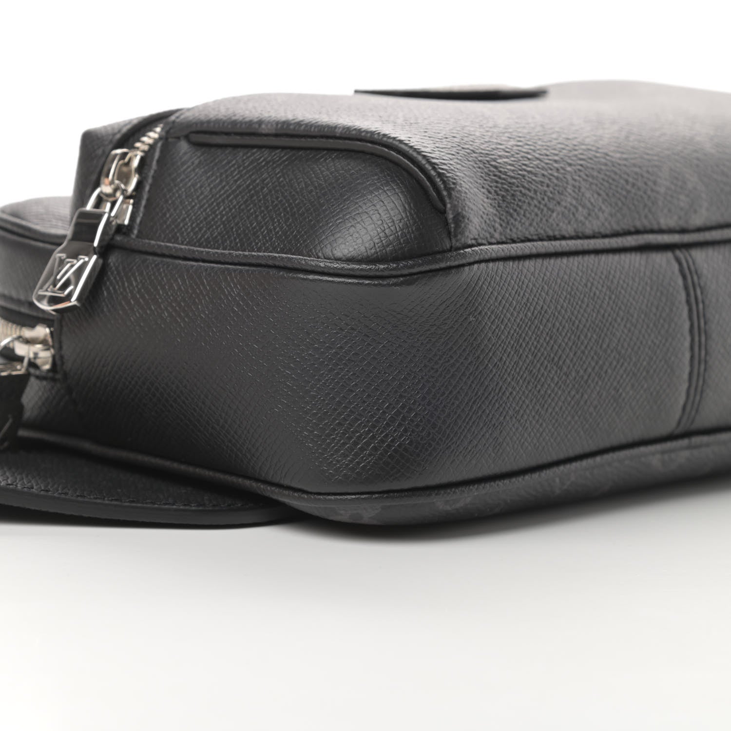 Louis Vuitton Taiga Monogram Outdoor Bumbag Black 9 of 11