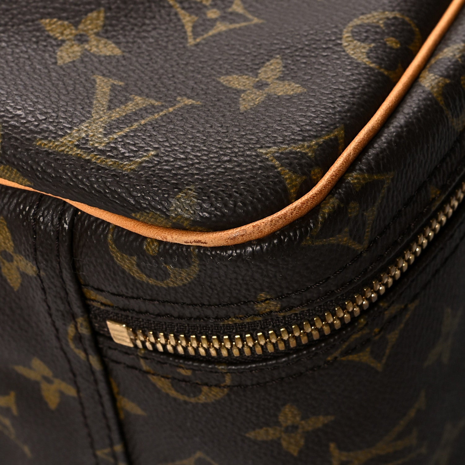 Louis Vuitton Monogram Excursion Shoe Bag 11 of 14