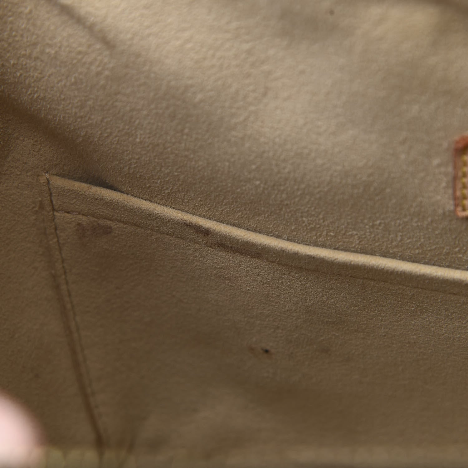 Louis Vuitton Monogram Manhattan GM 8 of 18