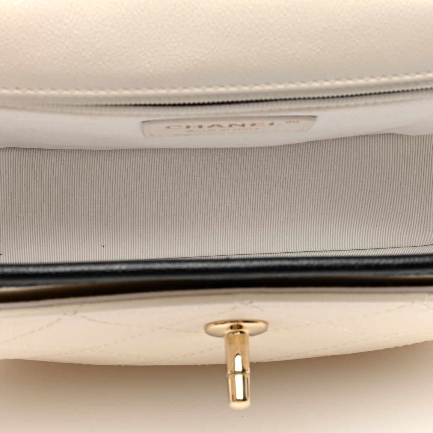 Caviar Quilted Round Messenger Flap White Black
