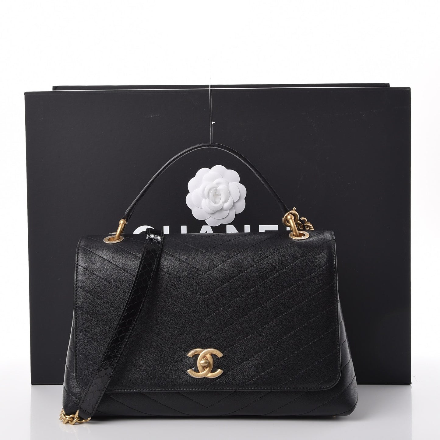 Grained Calfskin Elaphe Stitched Medium Chevron Chic Top Handle Flap Black