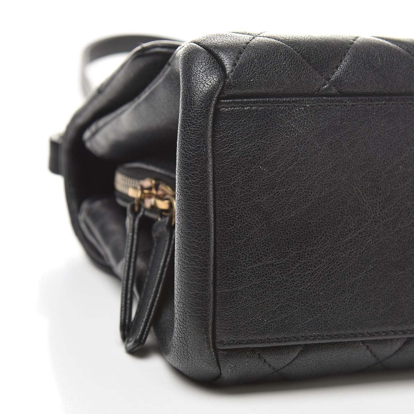 Shiny Sheepskin Quilted Small Trapezio Flap Black