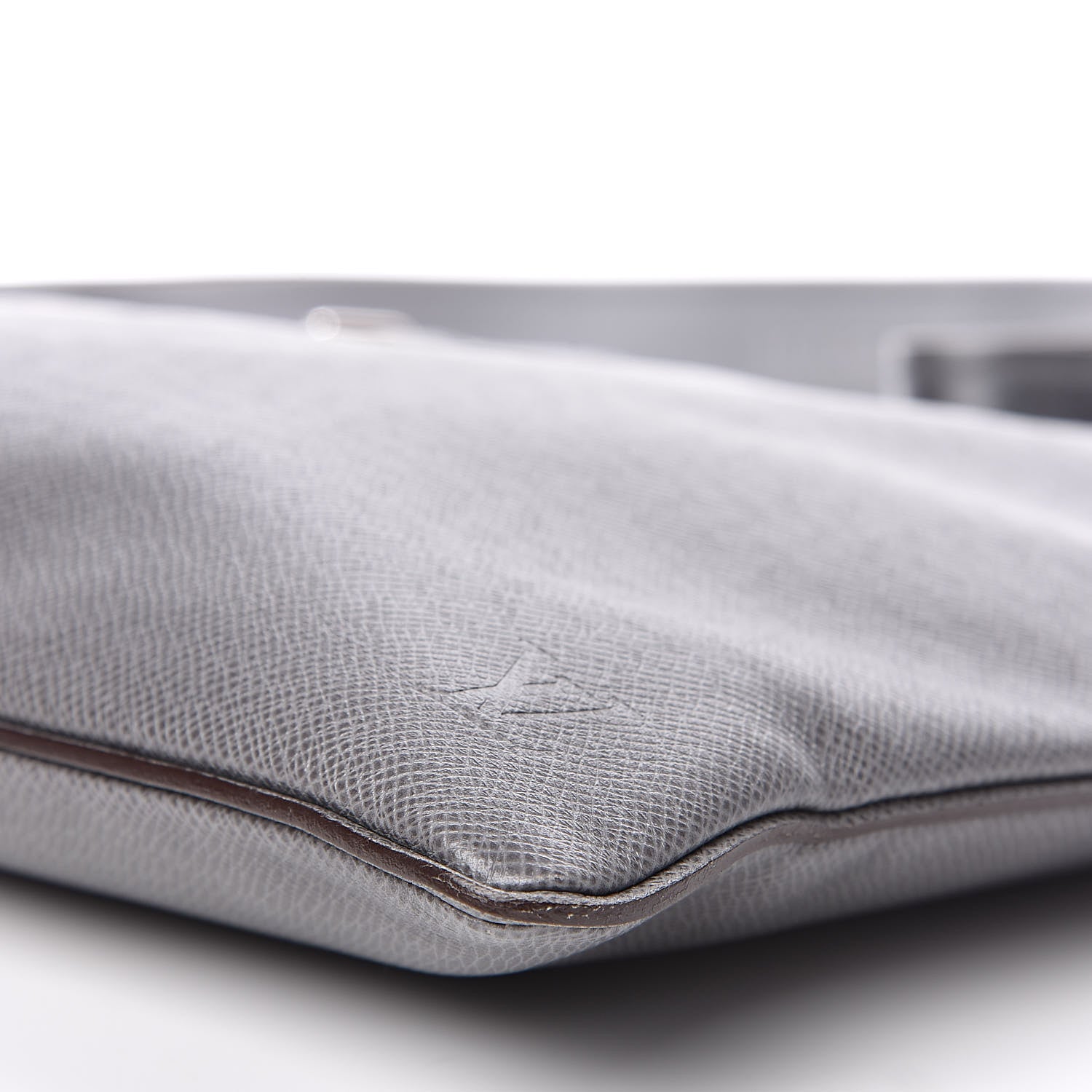 Louis Vuitton Taiga Sasha Messenger Glacier 9 of 10