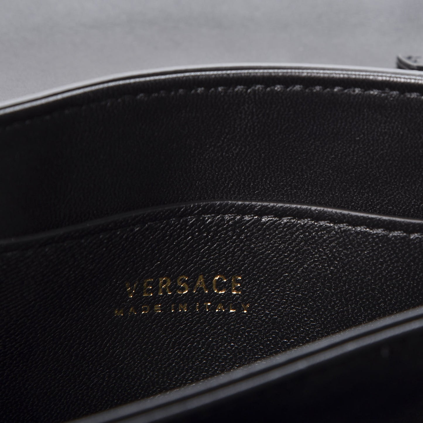 Vitello Virtus Chain Clutch Black