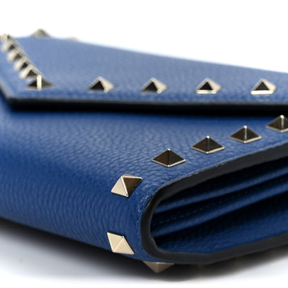 Valentino Garavani Pebbled Calfskin Rockstud Envelope Wallet On Chain Bag Blu Delft 9 of 9