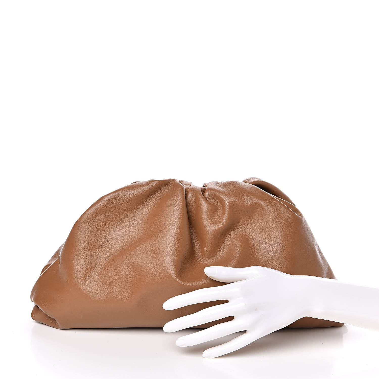 Bottega Veneta Smooth Butter Calf The Pouch Oversized Clutch Cammello 2 of 7