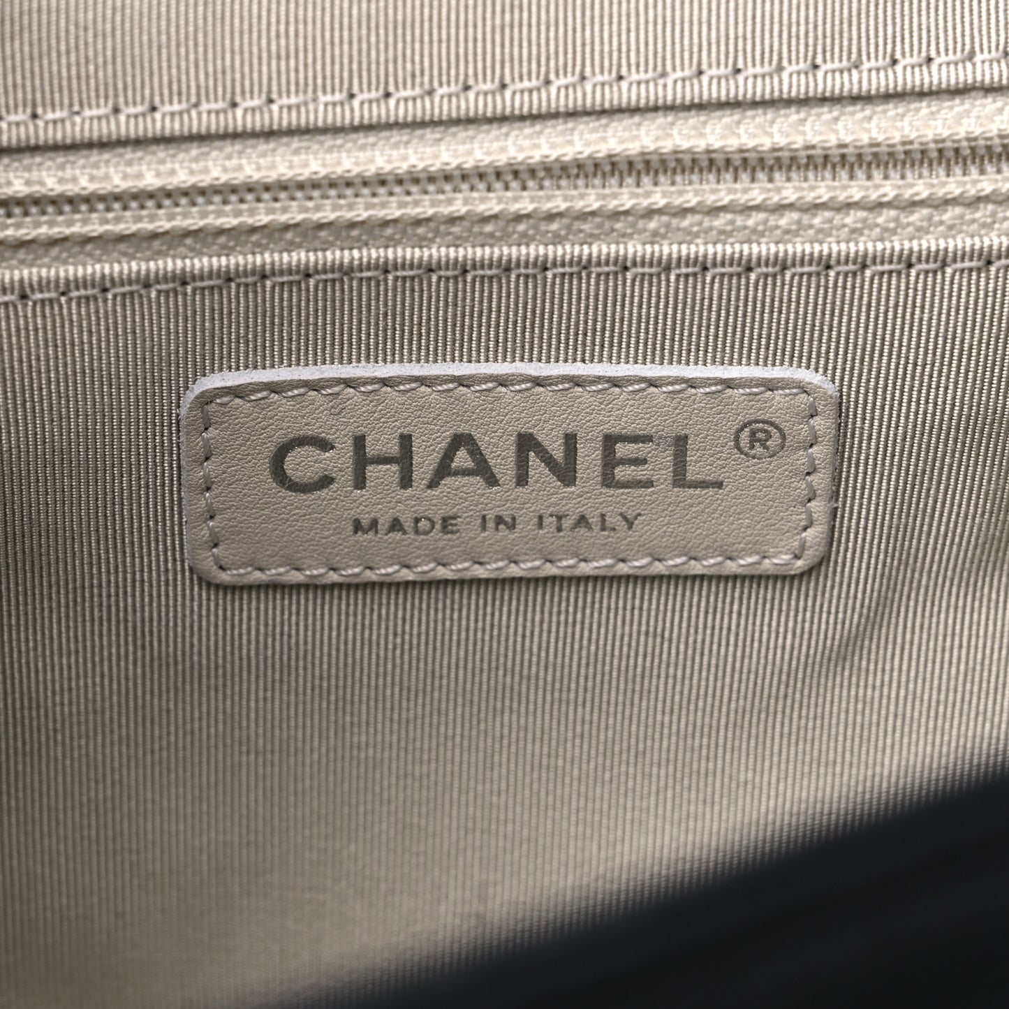 Washed Lambskin Quilted Medium Chain Around Messenger Black