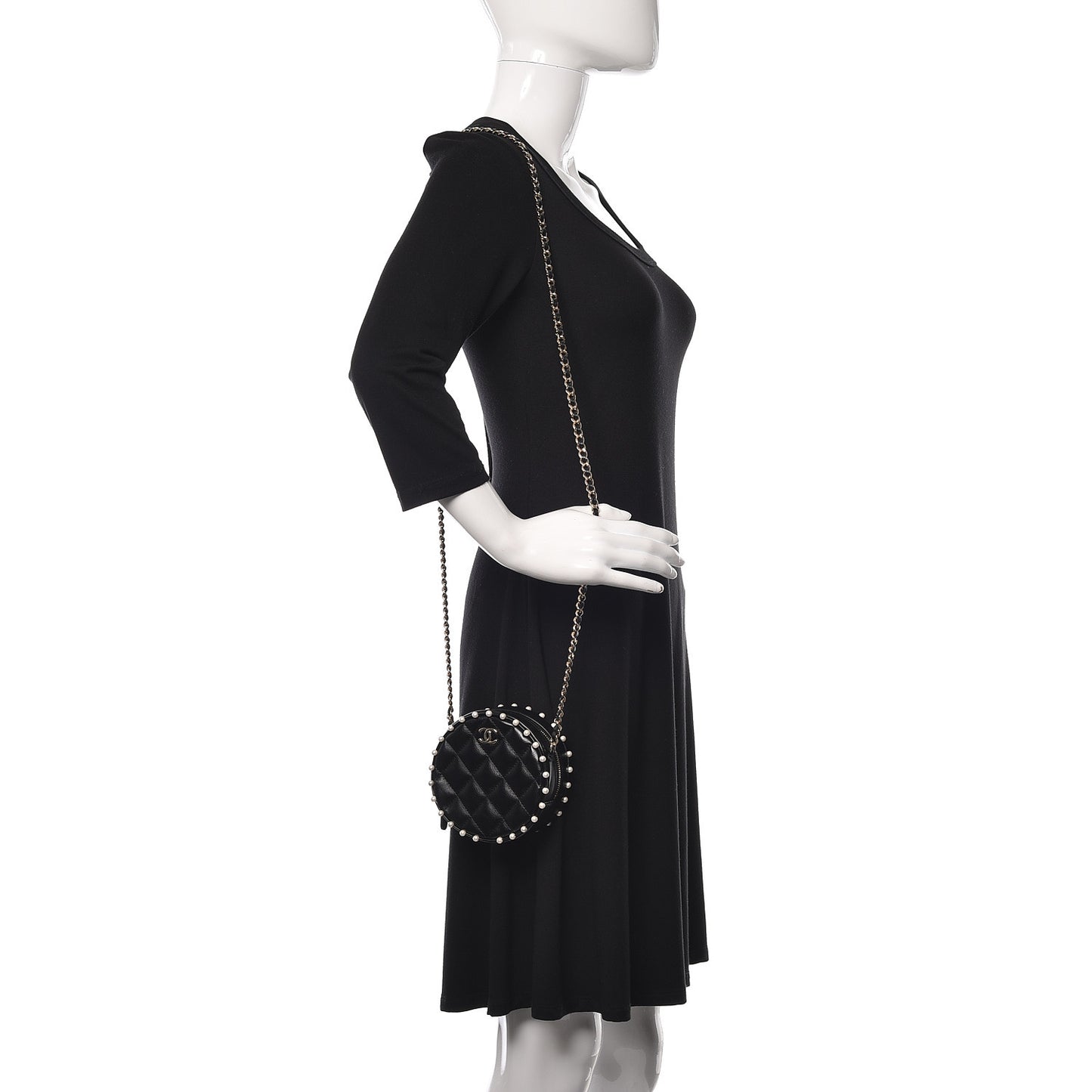 Calfskin Quilted Pearl Round Clutch With Chain Black