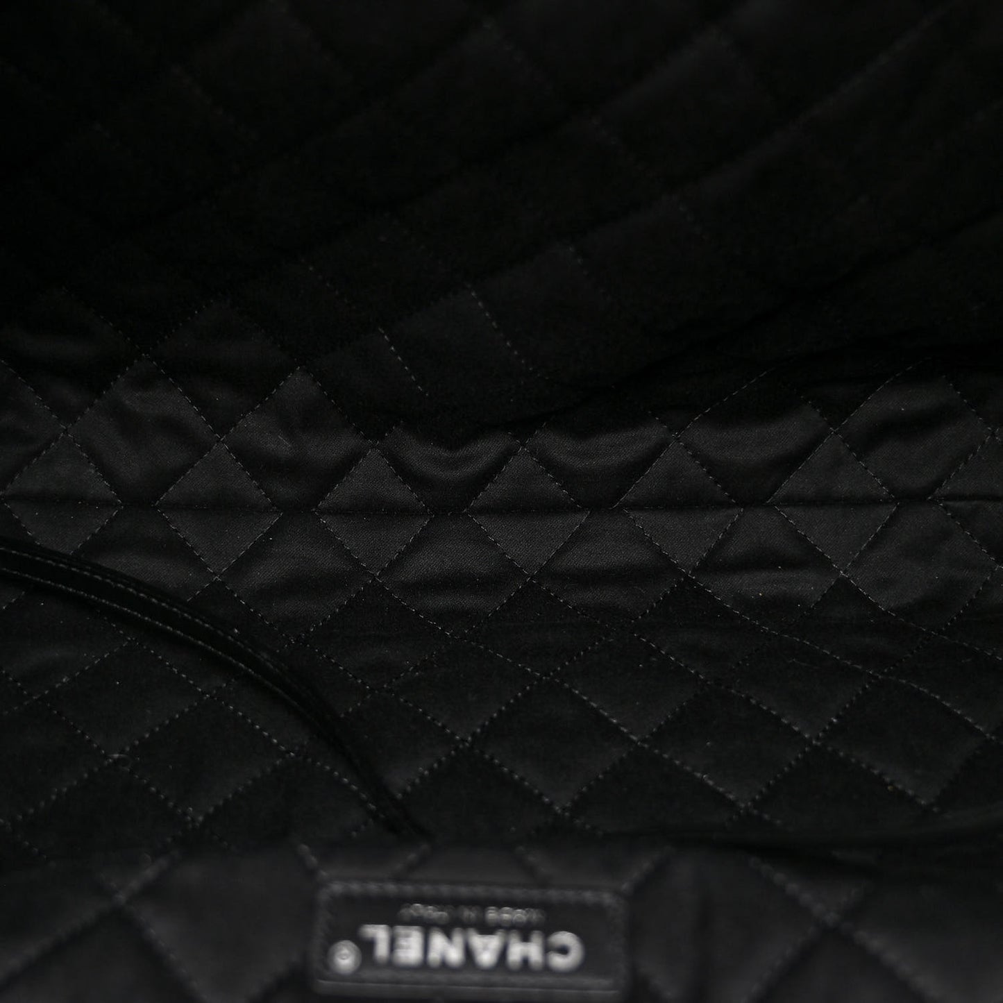 Shiny Calfskin Quilted Chanel 22 Black