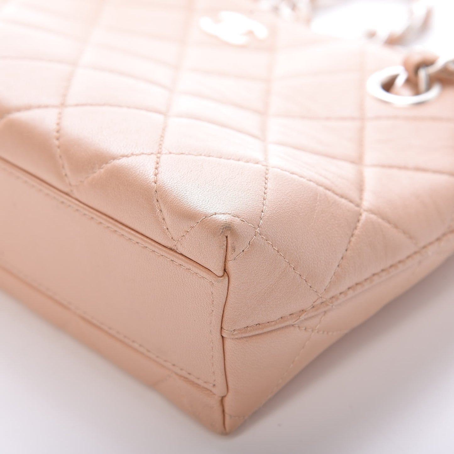 Lambskin Quilted Pochette Beige Clair