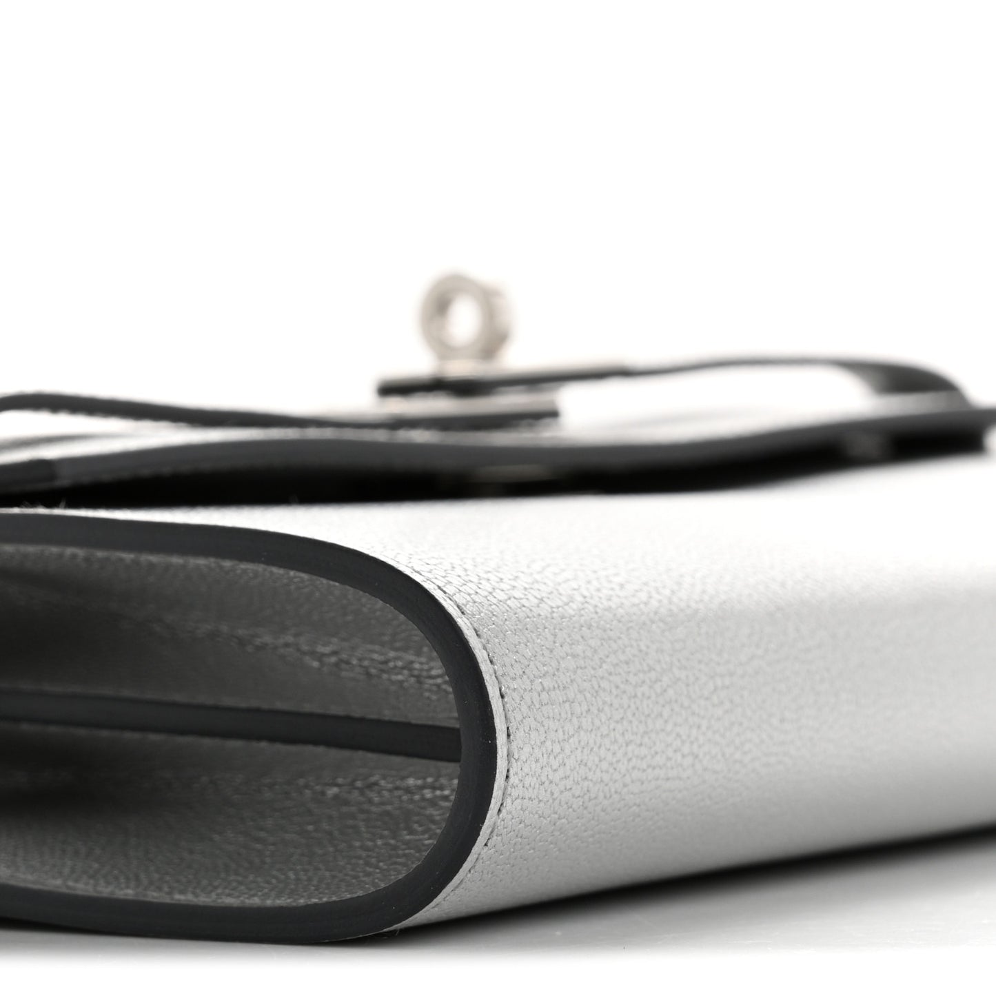 Metallic Chevre Chamkilight Kelly Wallet To Go Argent