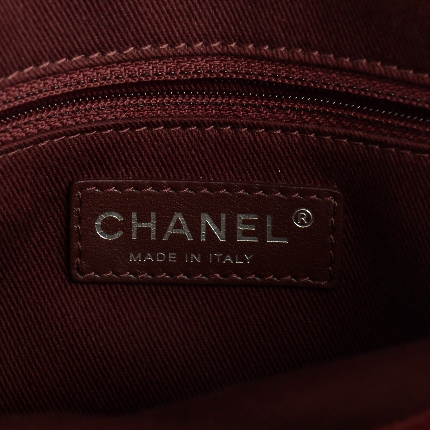 Crumpled Grained Calfskin CC Crave Tote Burgundy