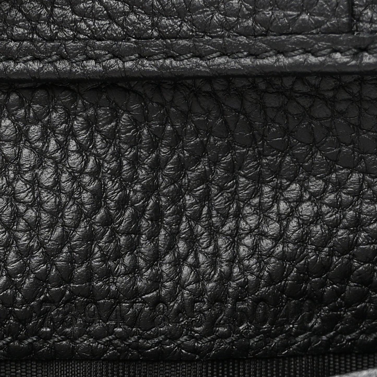 Piuma Calfskin Jumbo GG Embossed Card Case Black