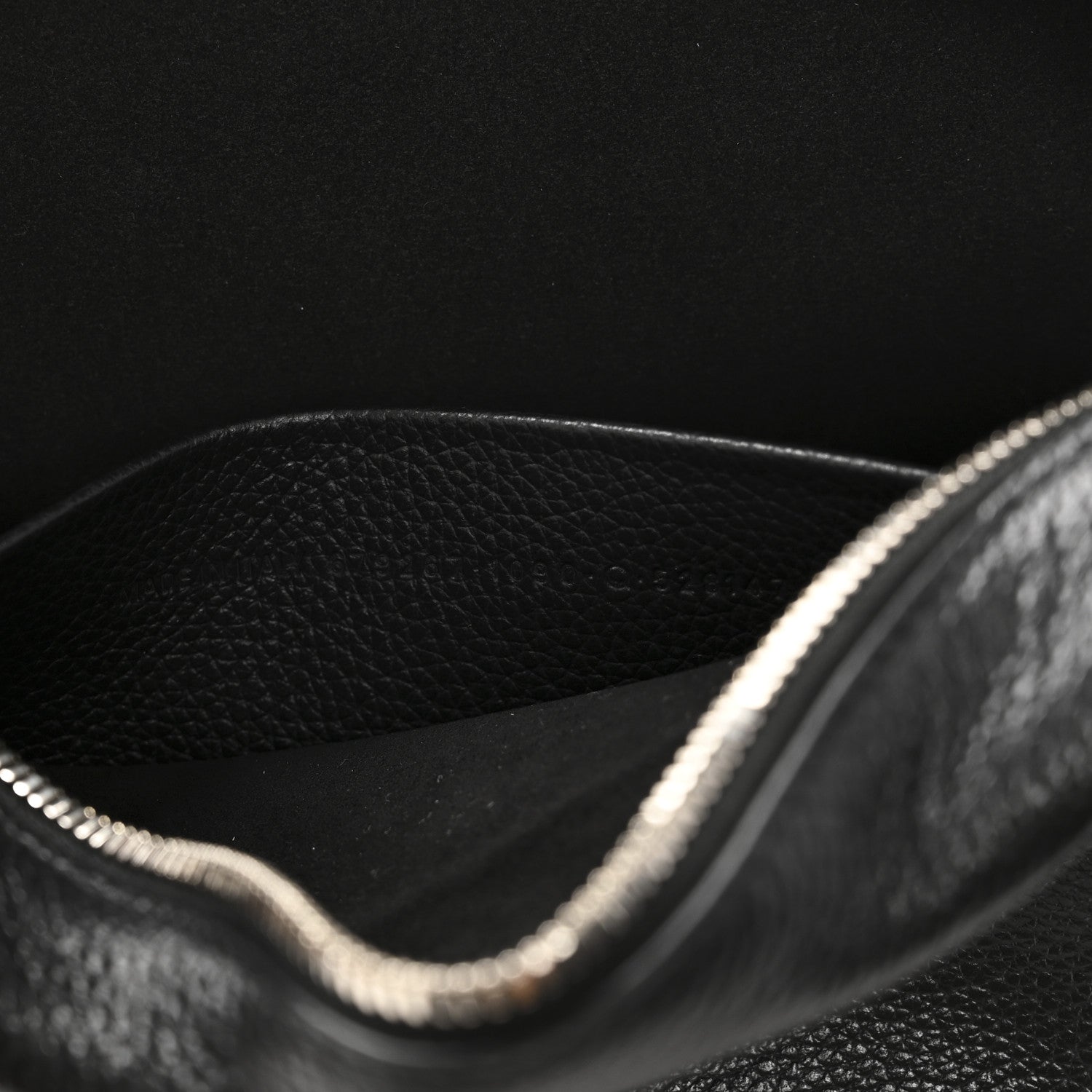 Balenciaga Calfskin Logo M Everyday Camera Bag Black 7 of 10