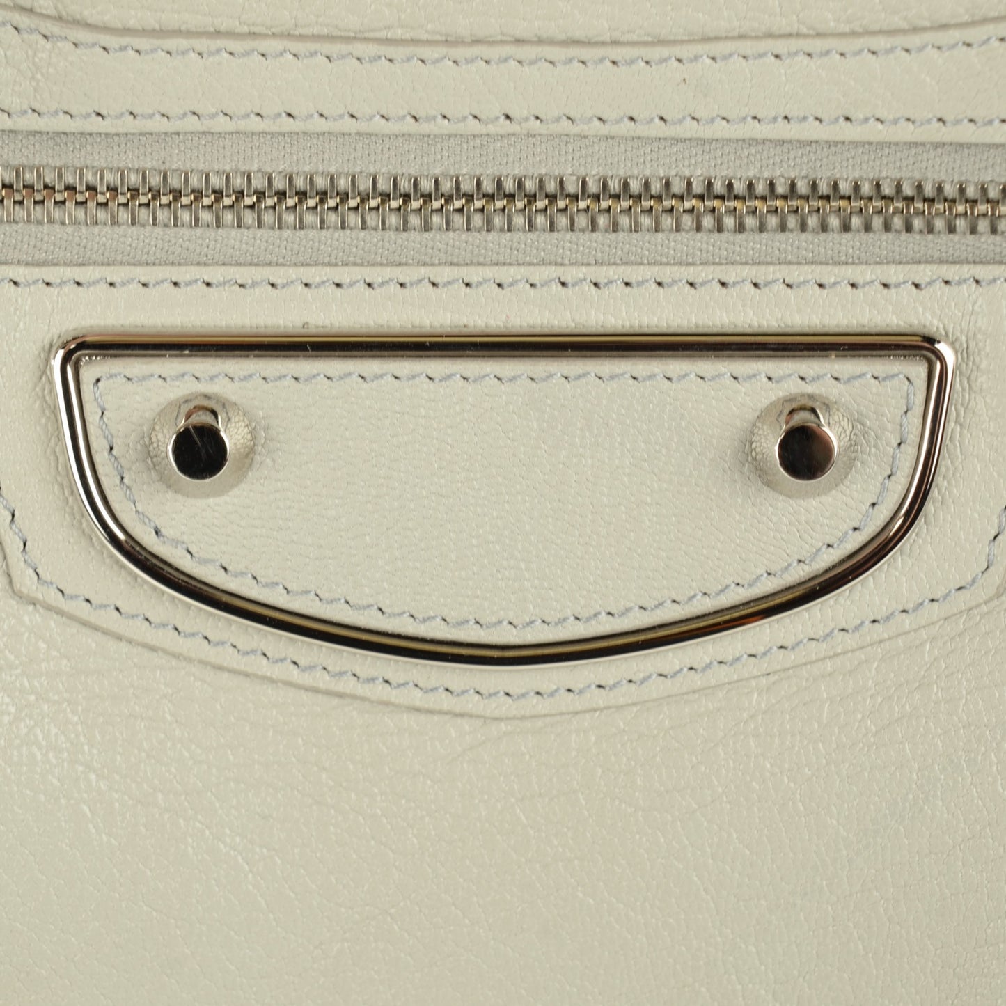 Chevre Silver Metallic Edge Hardware Town Gris Perle