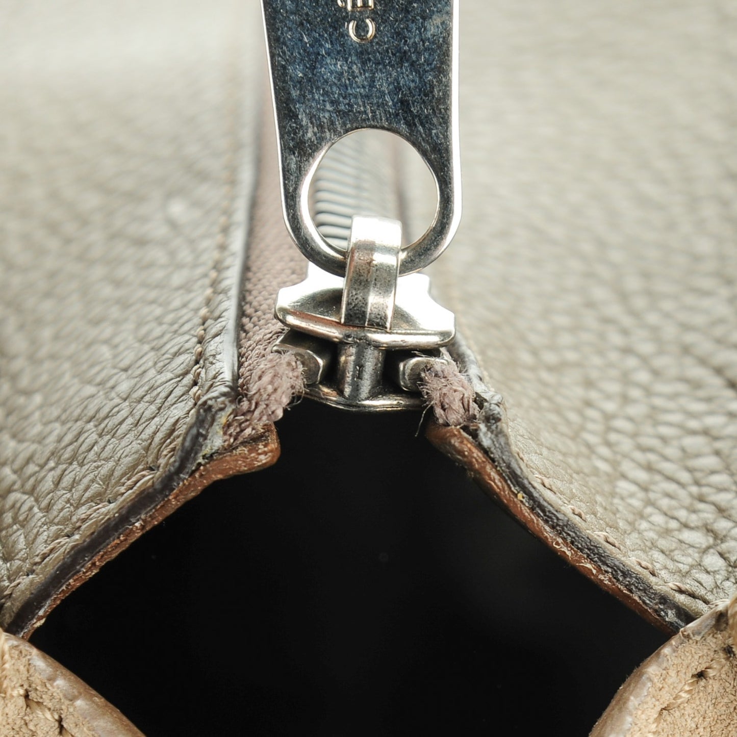 Drummed Calfskin Suede Medium Trapeze Souris
