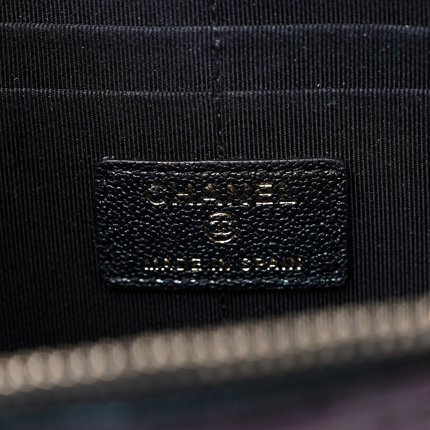 Iridescent Caviar Quilted Classic Pouch With Handle Black
