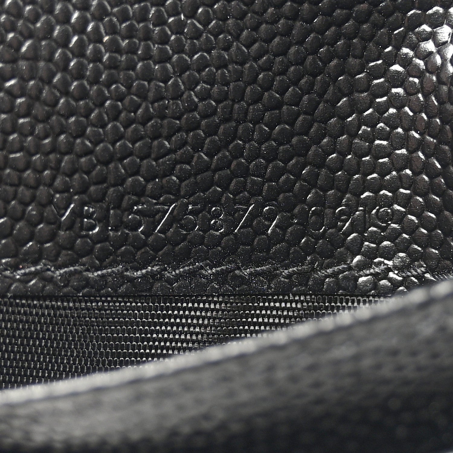 Saint Laurent Grain De Poudre Matelasse Chevron Monogram Zipped Card Case Black 8 of 9