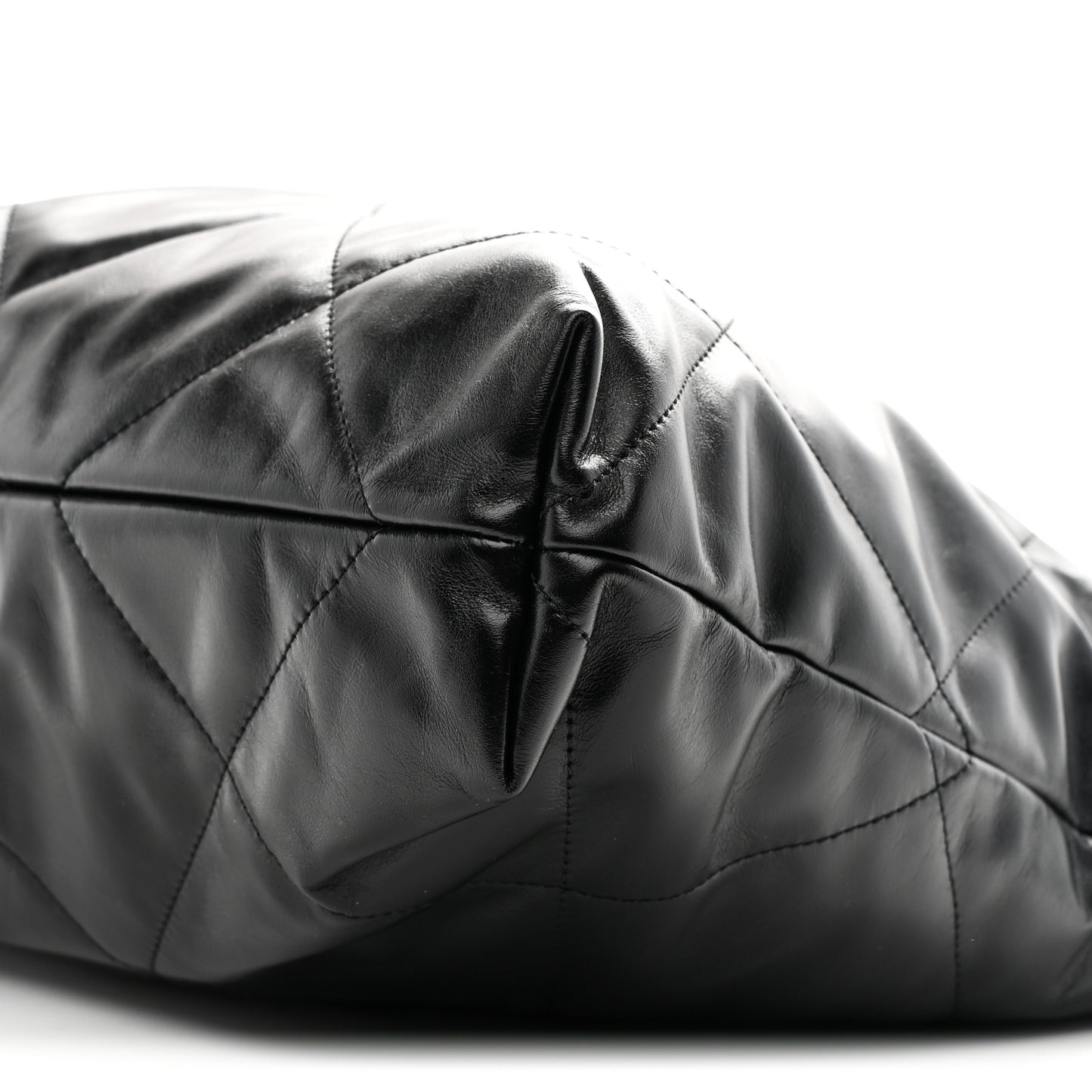 Shiny Calfskin Quilted Chanel 22 Black