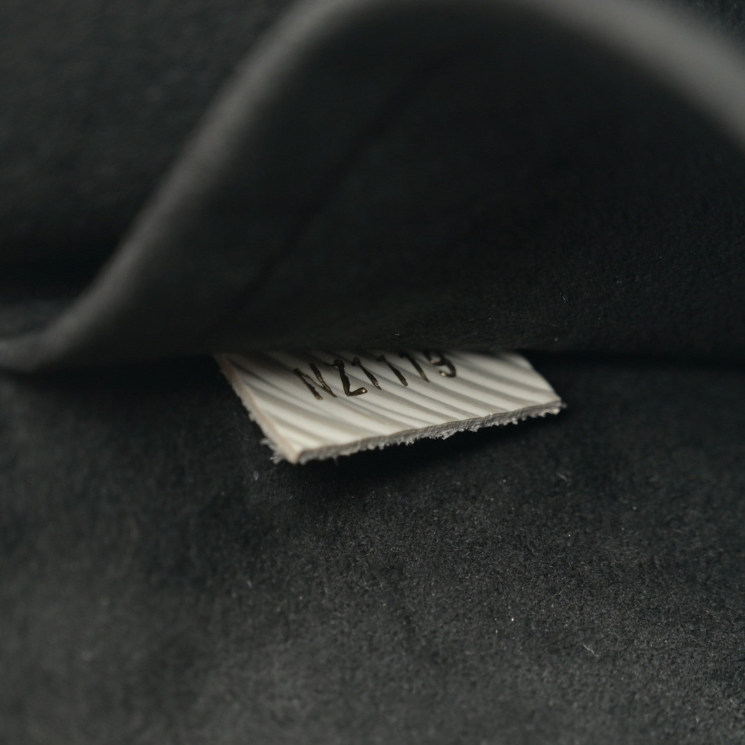 Louis Vuitton Vernis Epi Monogram Spring Street Black 7 of 12