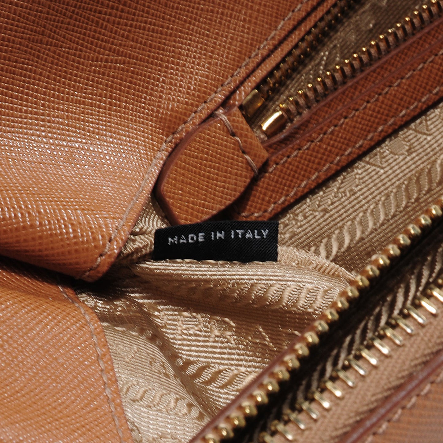 Saffiano Lux Extra Large Galleria Double Zip Tote Caramel