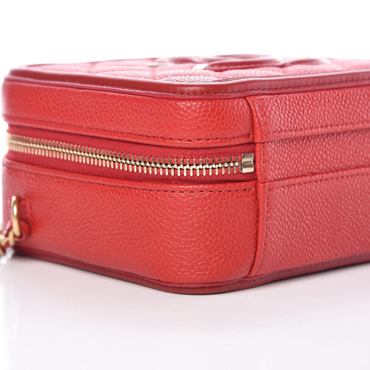 Caviar Quilted Small CC Filigree Vanity Case Red
