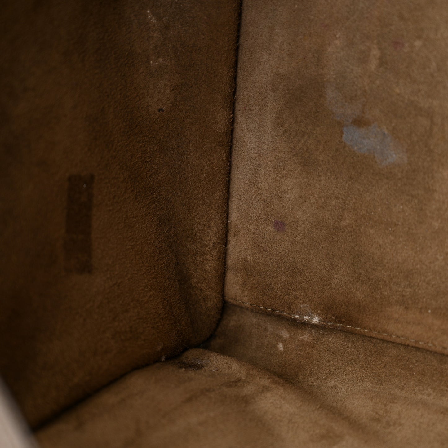 Grained Calfskin Medium Phantom Luggage Taupe