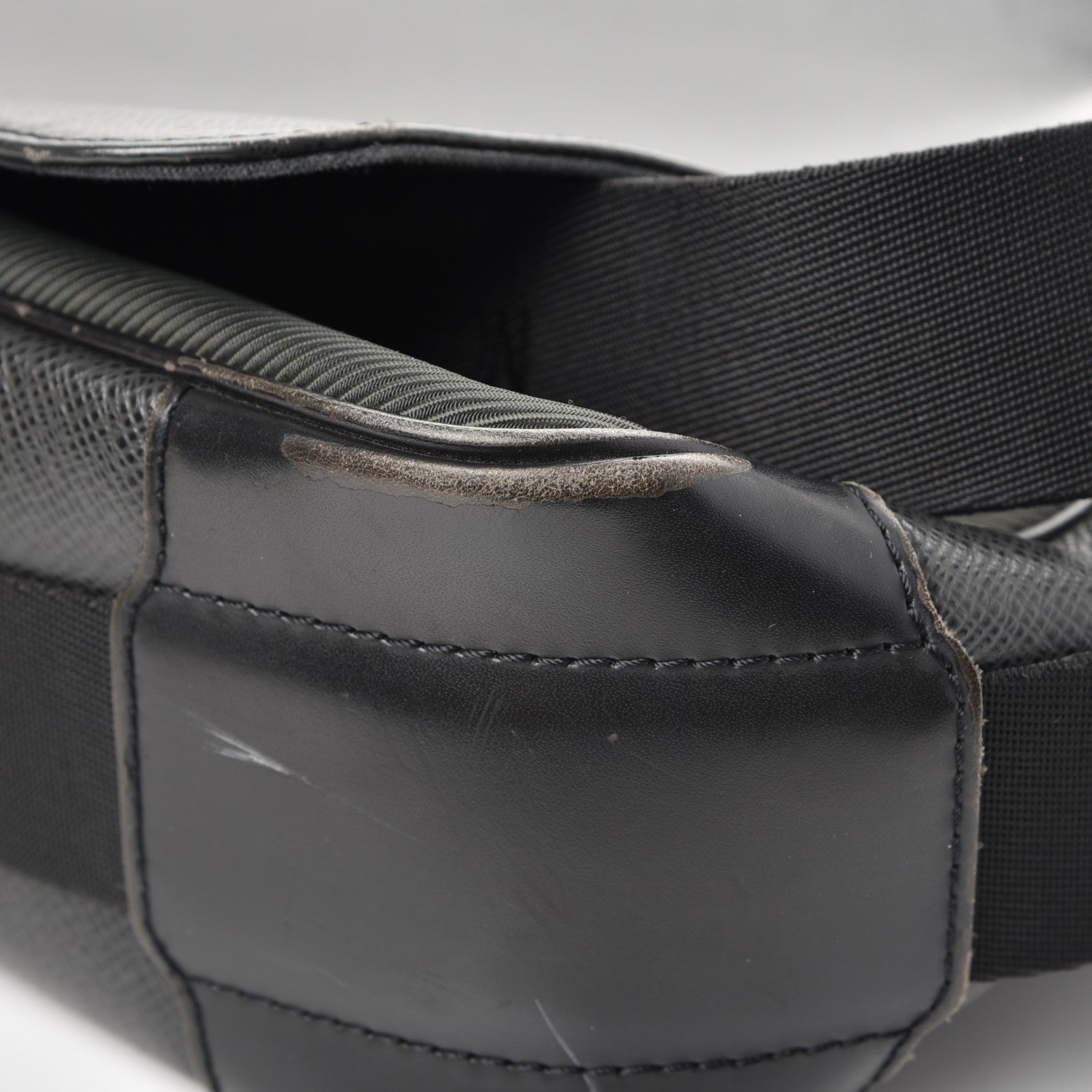 Louis Vuitton Taiga Viktor Messenger Bag Ardoise 15 of 17